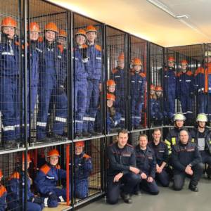 Jugendfeuerwehr besichtigt Atemschutzübungsanlage