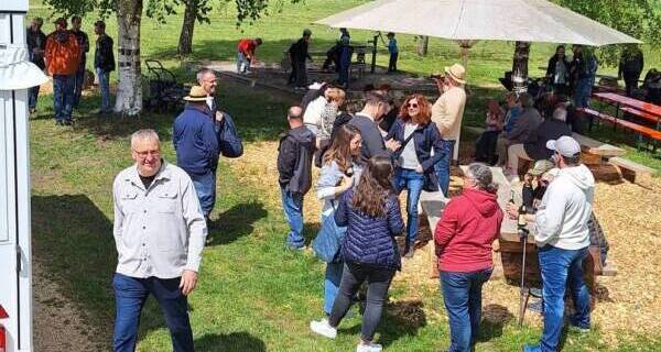 Gemeinsamer Wandertag führt die Gesamtfeuerwehr Bad Buchau nach Kanzach